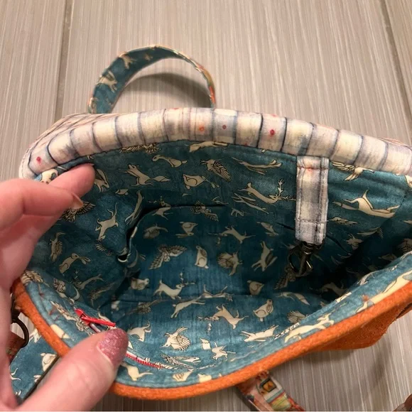 Handmade cloth leather vintage camper crossbody indigenous bag Marisa Wilfong - Picture 9 of 10